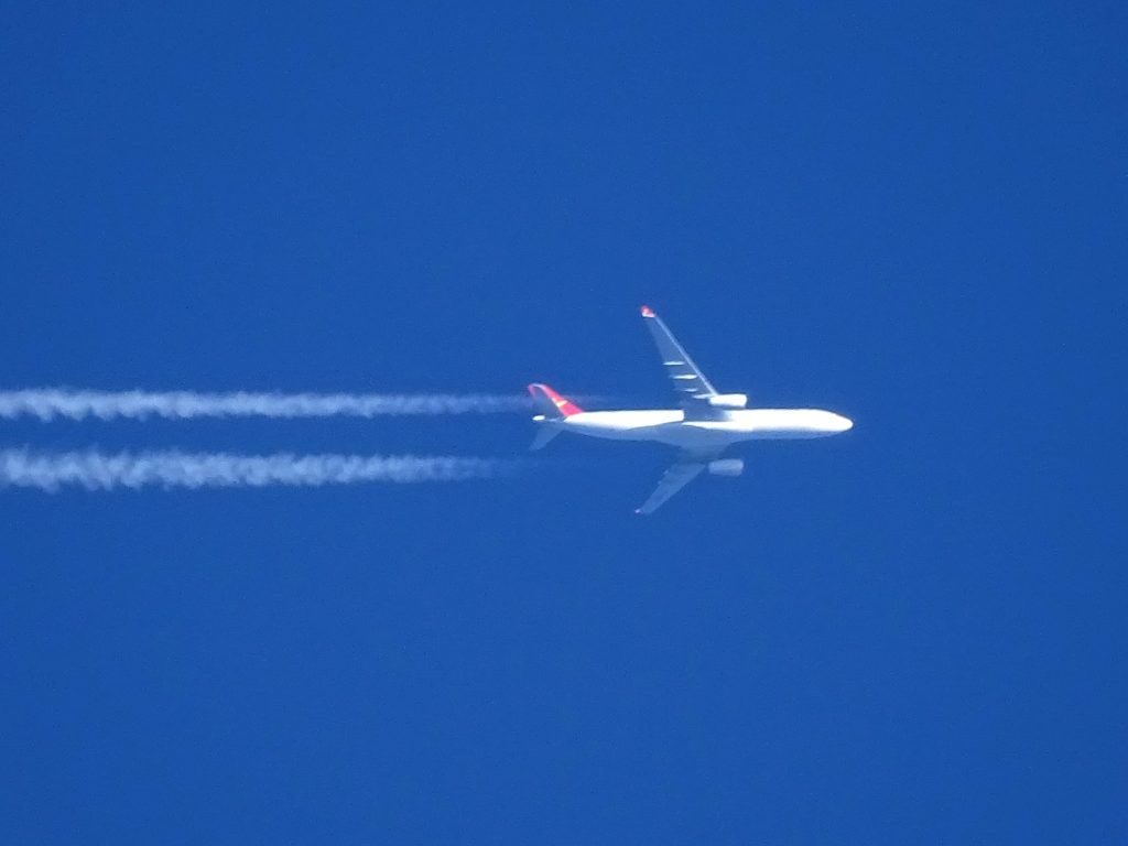 Vliegtuig Met Chemtrails Of Contrails (eigen Werk)